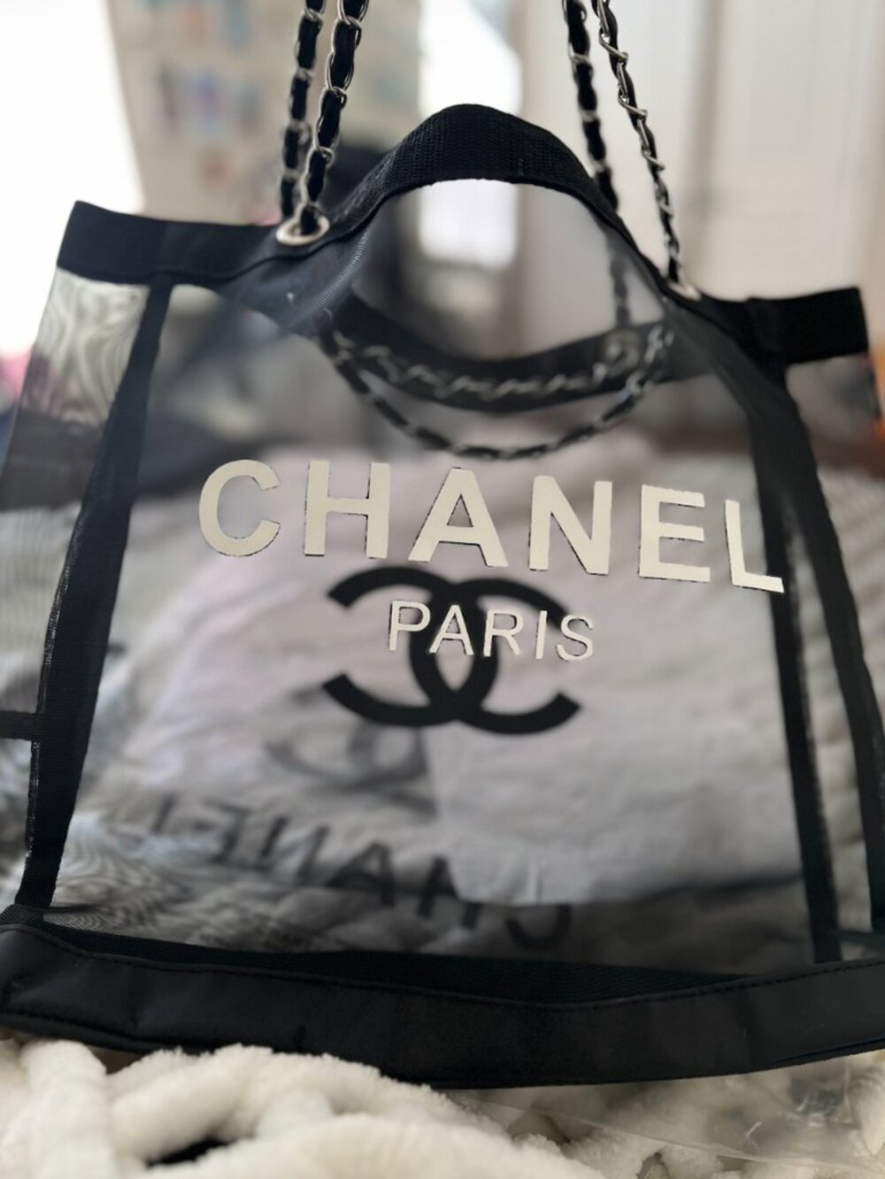 Channel mesh tote this is a Gwp ( gift with purchase) included make up